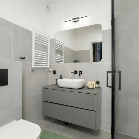 Apartment Spacious With Parking & Balcony In By Renters Poznan