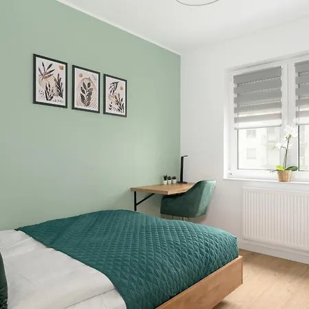 Spacious With Parking & Balcony In By Renters Apartment