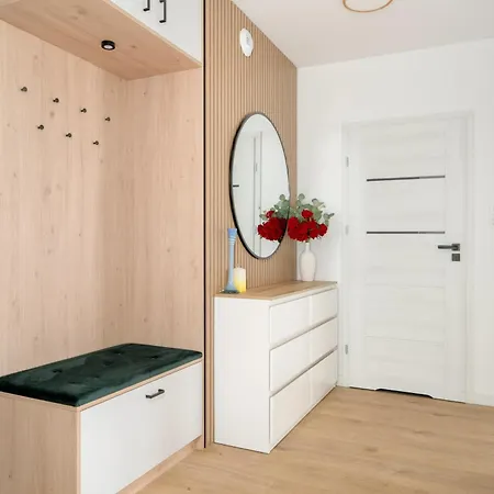 Spacious With Parking & Balcony In By Renters Apartment Poznan