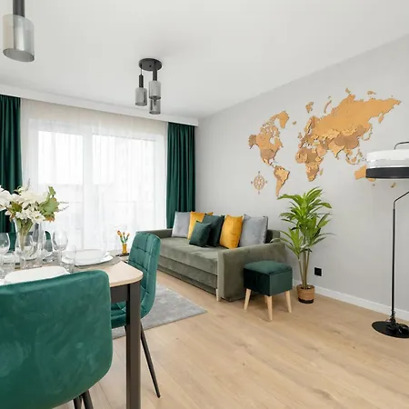 Spacious With Parking & Balcony In By Renters *