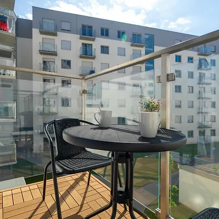 Apartment Spacious With Parking & Balcony In By Renters *