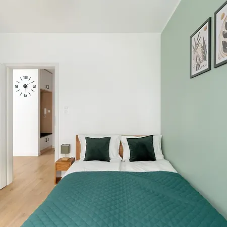 Spacious With Parking & Balcony In By Renters Apartment Poznan