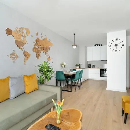 Spacious With Parking & Balcony In By Renters Apartment Poznan