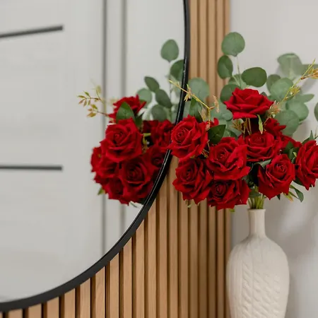Spacious With Parking & Balcony In By Renters 아파트 포즈난
