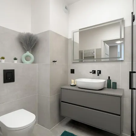 דירה Spacious With Parking & Balcony In By Renters *