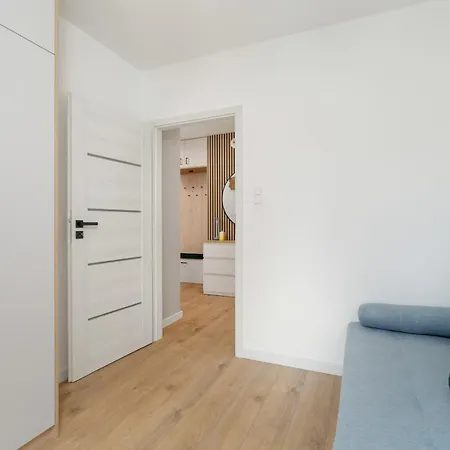 Spacious With Parking & Balcony In By Renters *