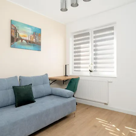 Apartment Spacious With Parking & Balcony In By Renters