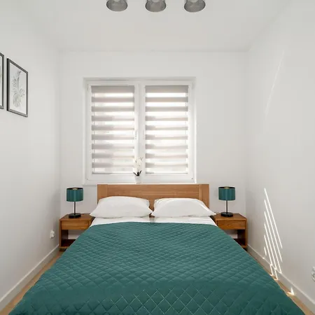 Spacious With Parking & Balcony In By Renters פוזנן