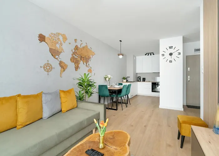 Spacious With Parking & Balcony In By Renters Апартаменти Познань