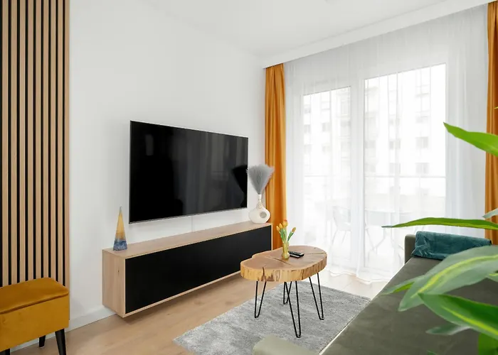 Spacious With Parking & Balcony In By Renters Lejlighed *