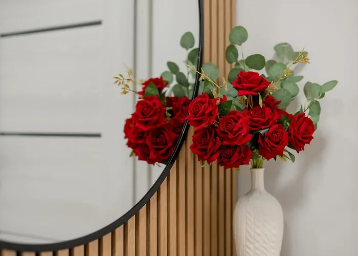 Spacious With Parking & Balcony In By Renters Апартаменти Познань