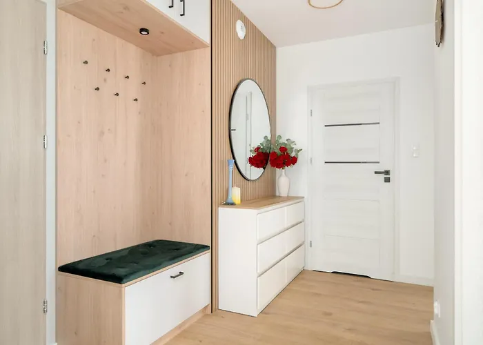 Spacious With Parking & Balcony In By Renters Lejlighed Poznań