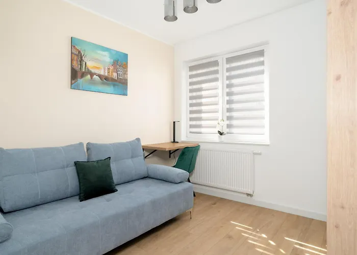 Apartment Spacious With Parking & Balcony In By Renters