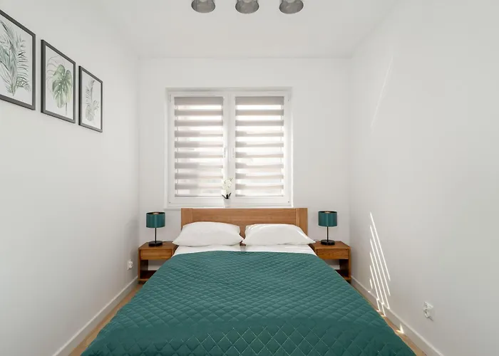 Spacious With Parking & Balcony In By Renters Познань